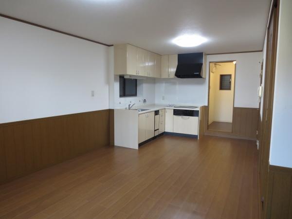 Living. Second floor living 17 Pledge The kitchen is IH, Back the basin space ・ Followed by bus