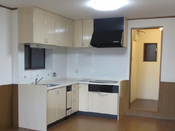 Kitchen. Second floor kitchen Clean organized kitchen in white. It is IH