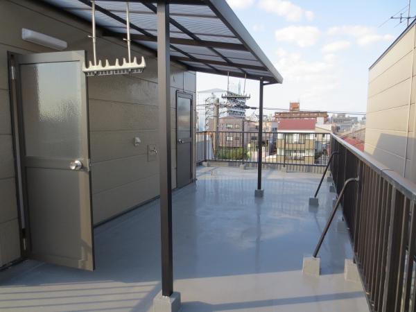 Other local. Roof is! ! It Hoseru spacious laundry, It is a BBQ something may be, if there is this much of the breadth