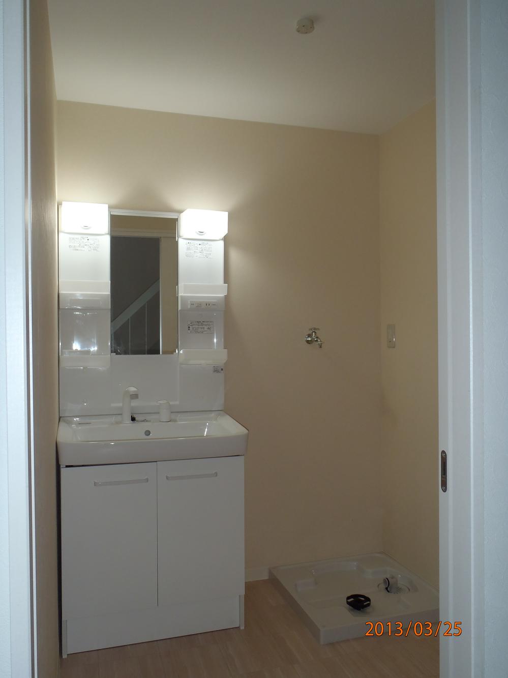 Wash basin, toilet. Indoor (April 2013) Shooting