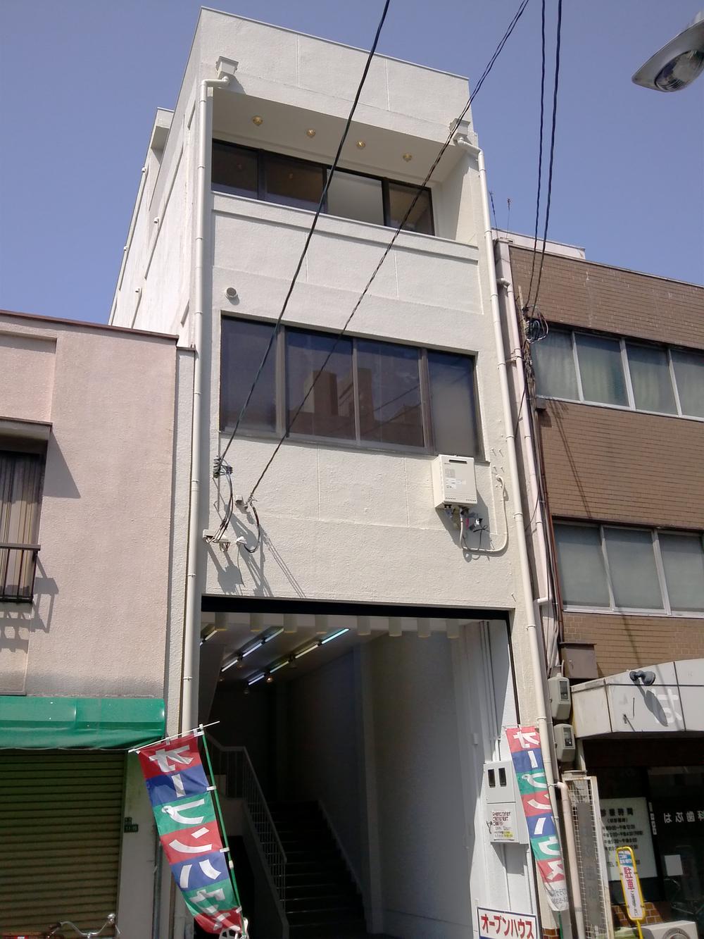 Local appearance photo. Local (11 May 2013) Shooting