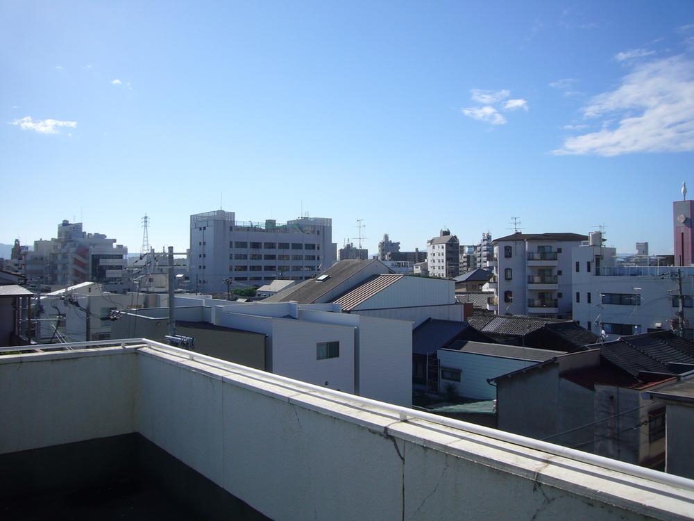 View photos from the dwelling unit. View from the site (November 2013) Shooting