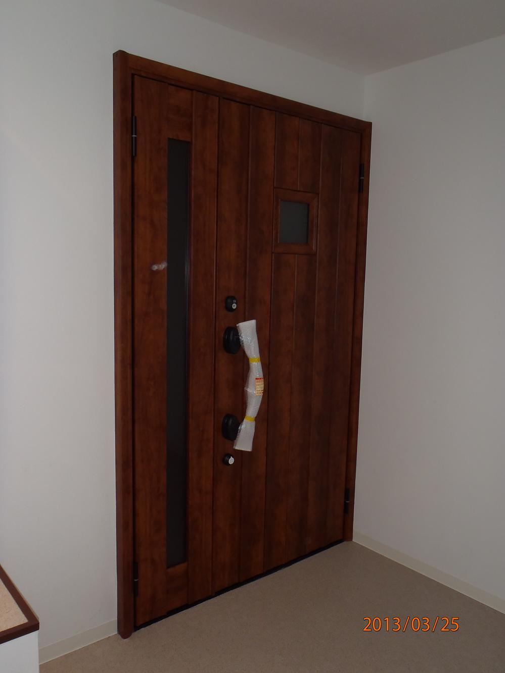 Entrance. Local (April 2013) Shooting