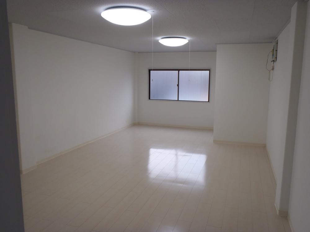 Non-living room. Local (11 May 2013) Shooting