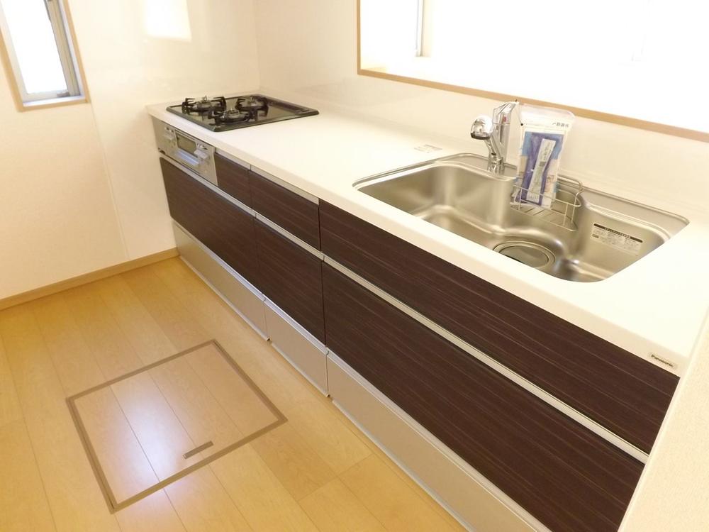 Kitchen. Local photo (kitchen) Slide storage, Water purification function shower faucet