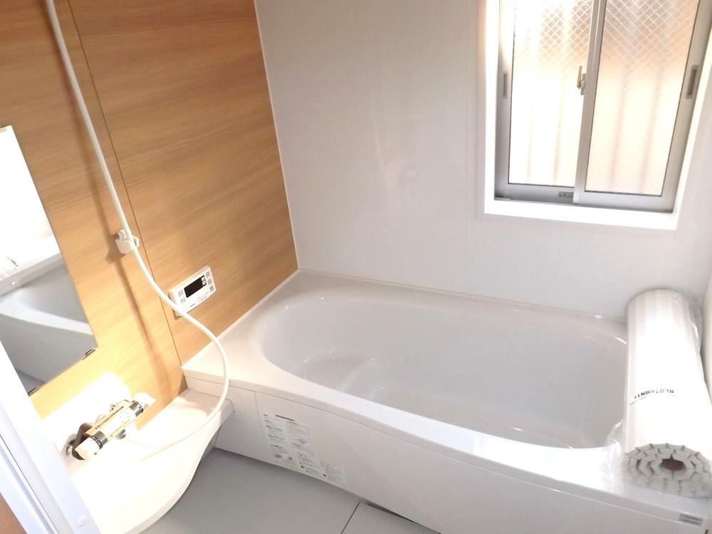 Bathroom. Local photo (bathroom) Half-length bathing large tub, Carat floor