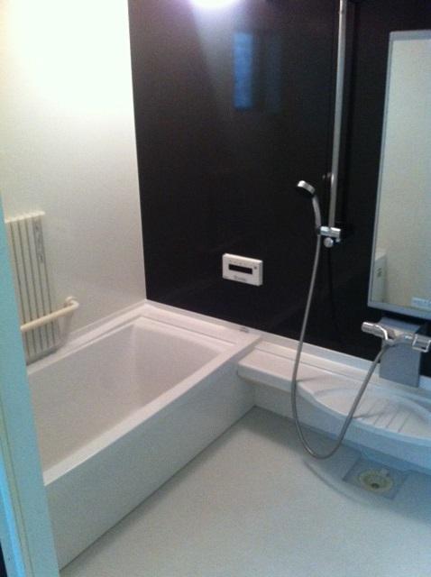 Bathroom. Bathroom not only wash away the body, Only because healing place wash away the fatigue of the day, Bright and airy ・ I want to clean. 