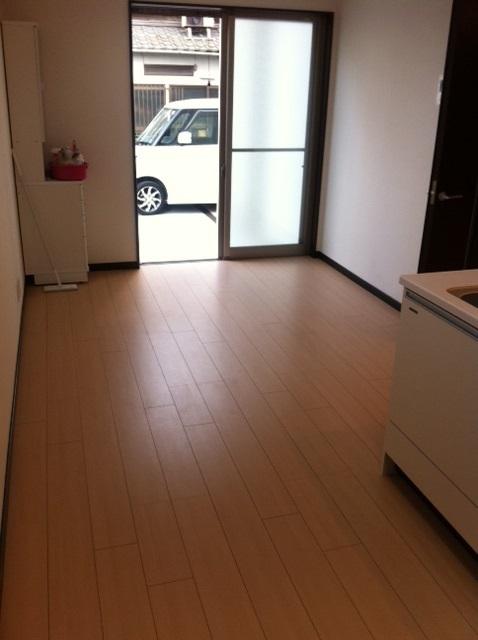 Living. Insert the light and wind, It is a comfortable space that will want to stay much full of sense of openness. 