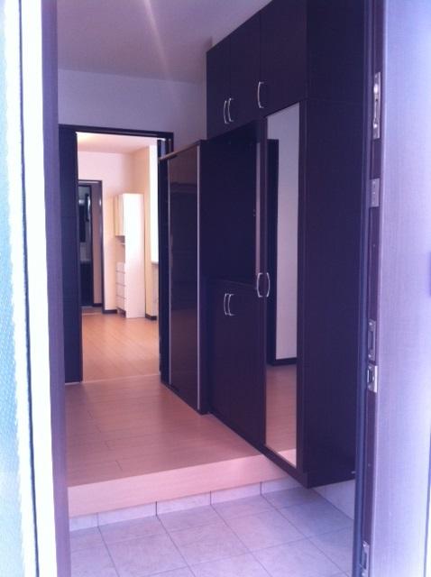 Entrance. Entrance storage indispensable in order to clean produce a hall.  Interior of the high, You can plenty of storage! 