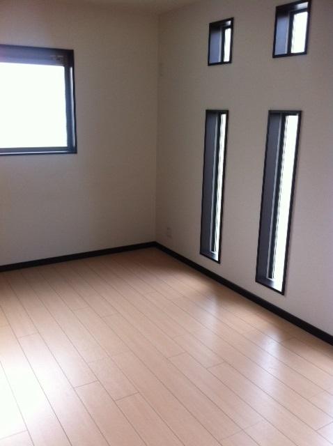 Other introspection. Closet (storage) is, of course, Excellent bright space to daylight. 