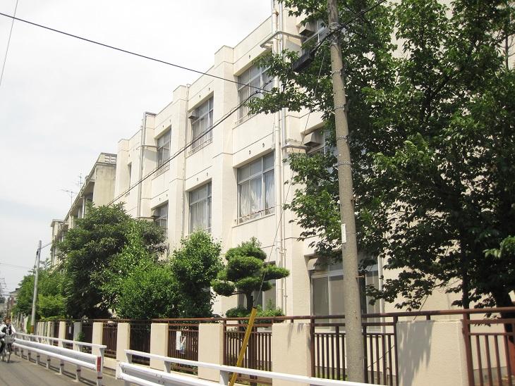 Primary school. Osaka Municipal Ikuno a 6-minute walk from the elementary school