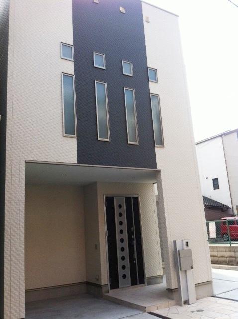 Local appearance photo. Heisei is a beautiful house of 24 November architecture! 