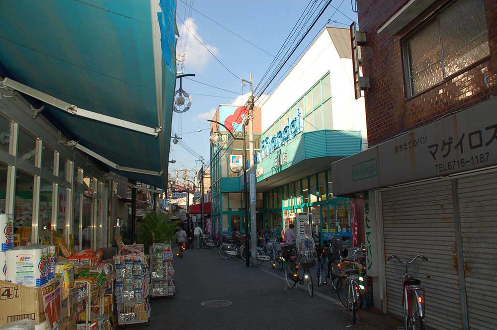Supermarket. Local (12 May 2013) Shooting
