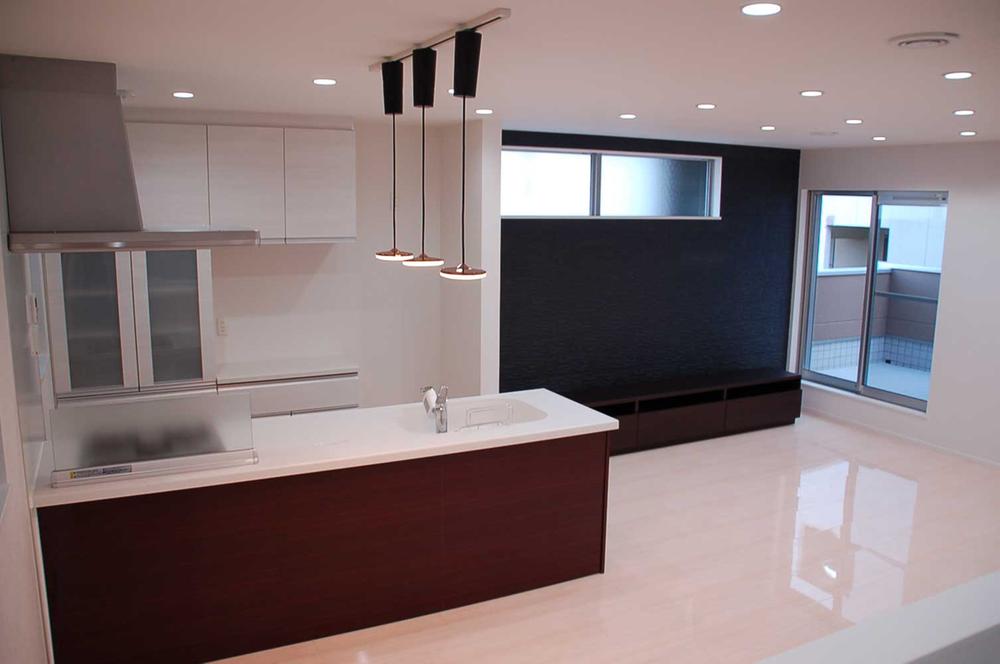 Model house photo. Is the living of our model house. Placement and housework flow line of kitchen to suit your favorite, You can choose color variation, etc..