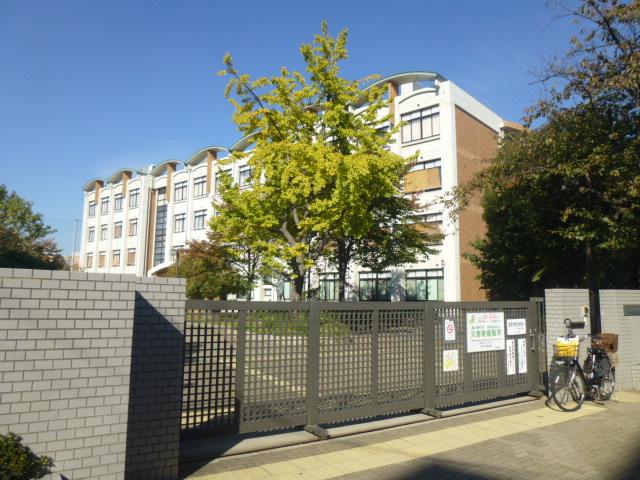 Junior high school. 281m to Osaka Municipal Ikuno junior high school