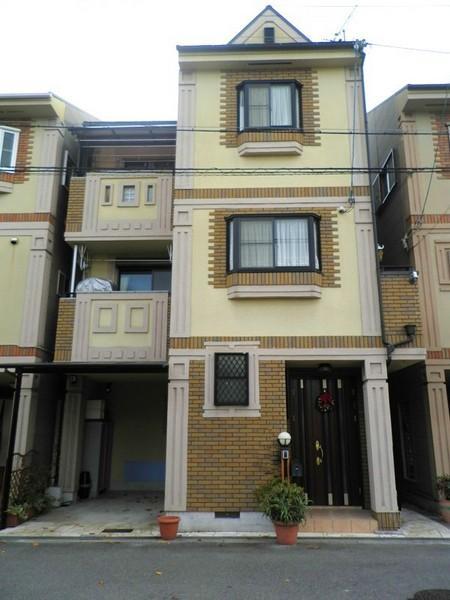 Local appearance photo. Local (12 May 2013) Shooting