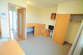 Living and room. 2F bran floor is a mat type.