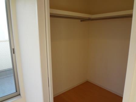 Receipt. There is a large storage. Also offers plenty of depth