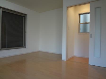 Non-living room. We have been in the room with a sense of openness