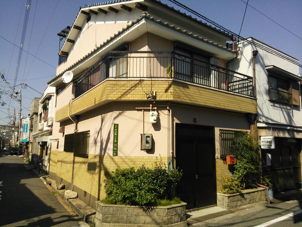 Local appearance photo. Local (10 May 2013) Shooting