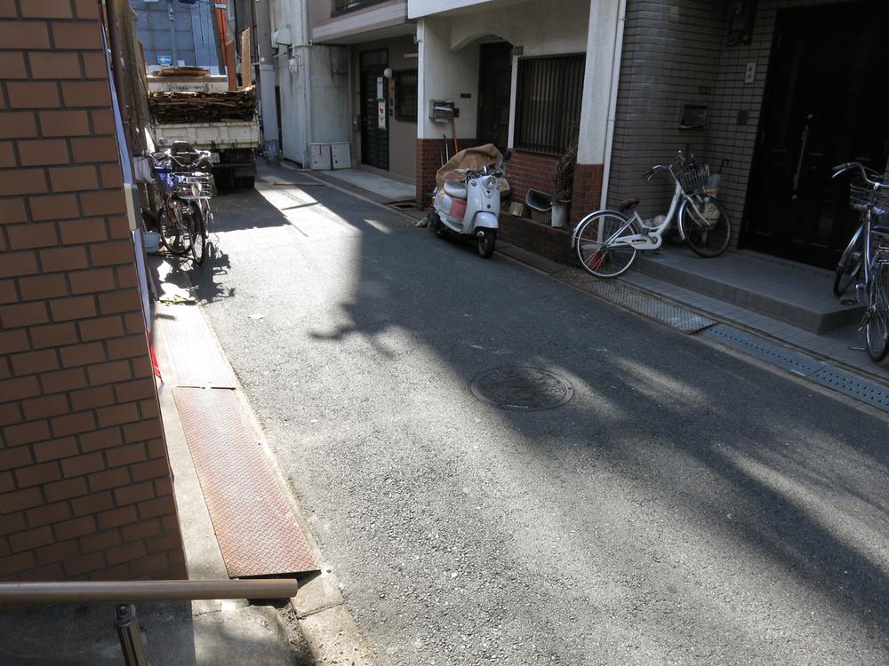 Local photos, including front road. Local (11 May 2013) Shooting