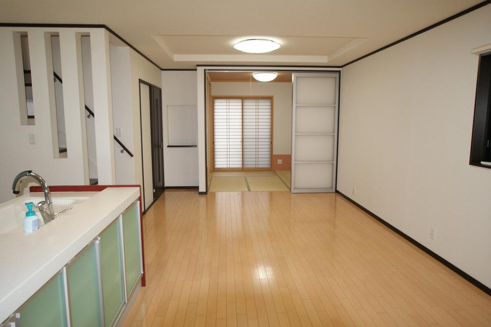 Living. 25 October shooting