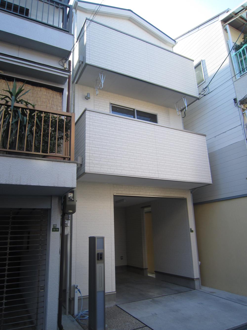 Local appearance photo. Peace of mind even on rainy days, Parking is a space. 