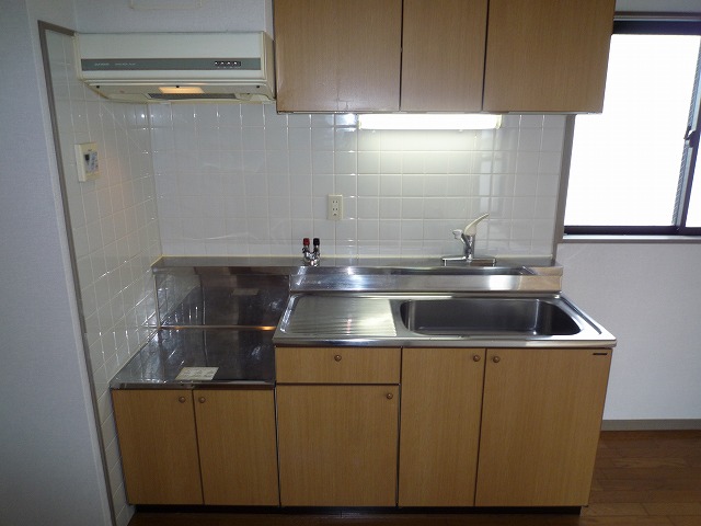 Kitchen. Gas stove installation Allowed, With window
