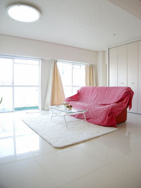 Living and room. 552