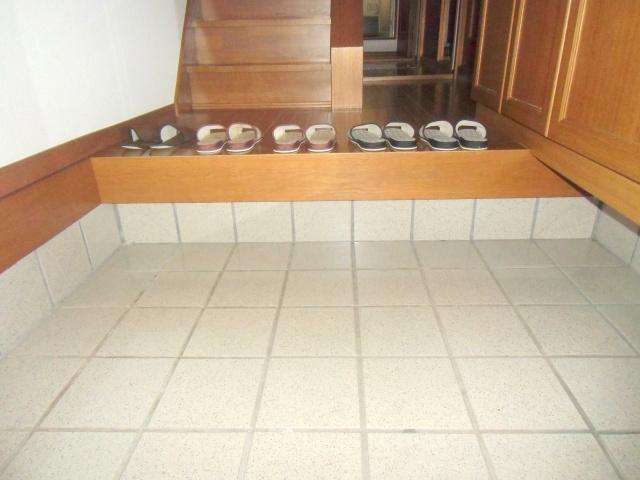 Entrance. It is a photograph that was seen from the entrance