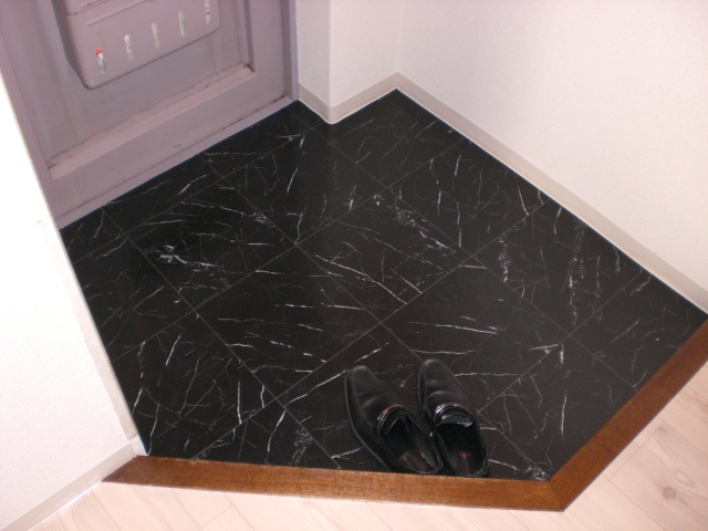 Entrance. Since the wide entrance of, Shoes will put a lot