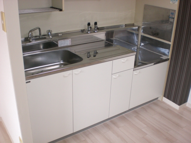 Kitchen. Gas stove can be installed