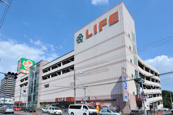 Supermarket. 273m up to life Sekime store (Super)