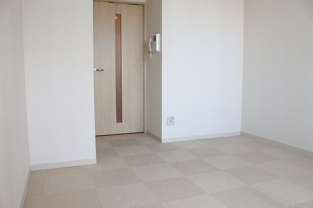 Living and room. Spacious interior!