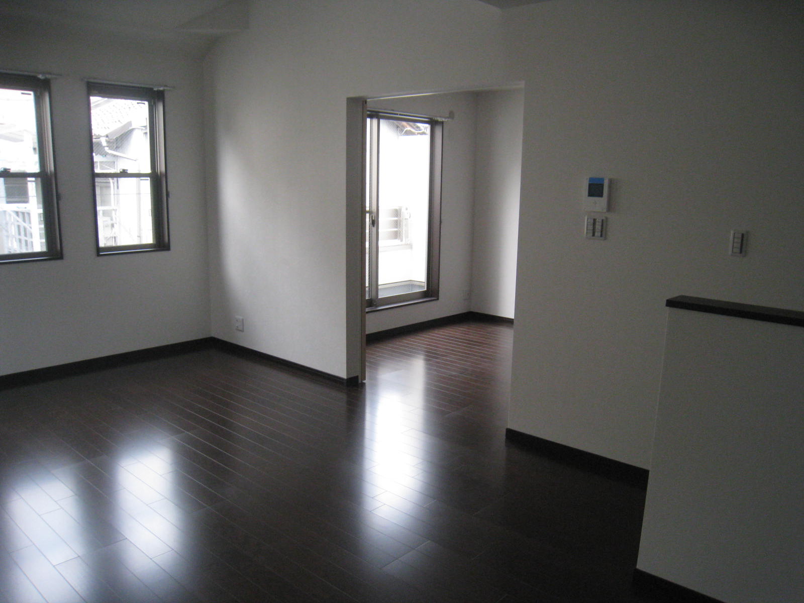 Living and room. 2F Day is good!