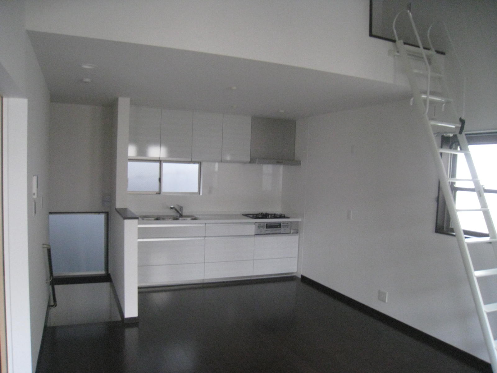 Living and room. Comfortable spacious 13 tatami With loft