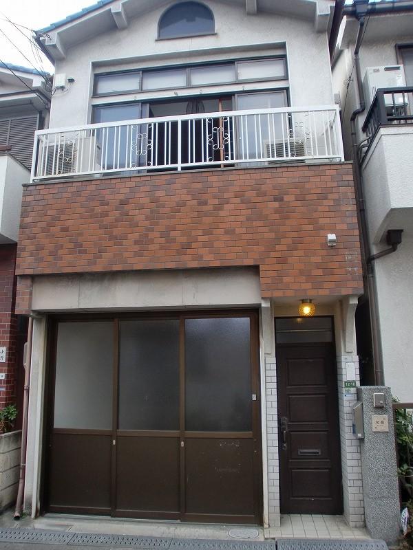 Local appearance photo. It is a two-story house of rare in the city. I'm glad housing for those that are painful stairs.