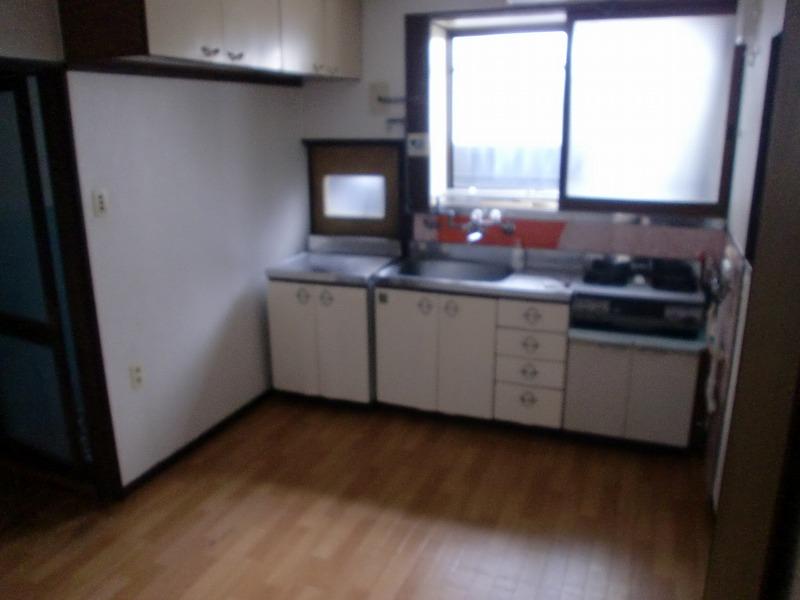 Kitchen. As long as the kitchen is happy to those who love cooking in the wide type. Is your love and respect for it blocked the back door.