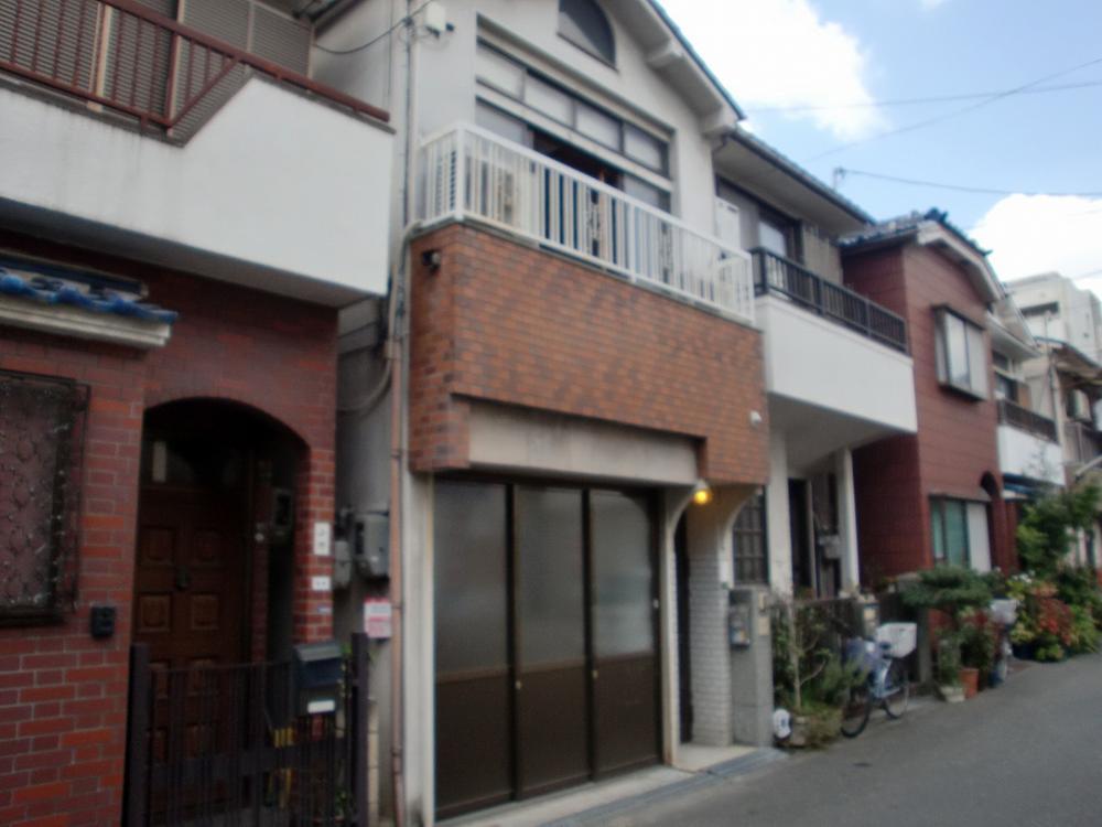 Local appearance photo. Local (11 May 2013) Shooting