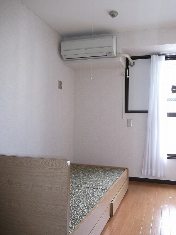 Living and room. Western-style 6 Pledge