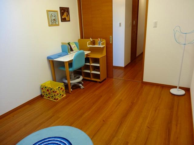 Non-living room. ◆ ◆ Children's room ◆ ◆ Because some 6 Pledge, Spacious comfortable after all children also thing my room want. . .