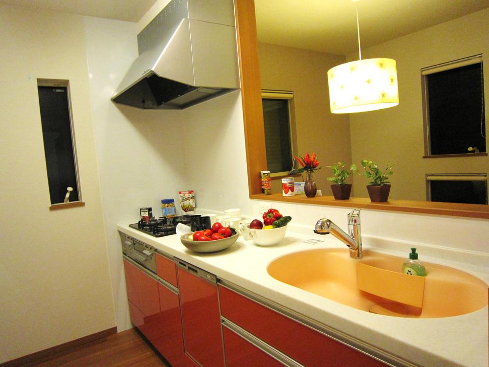 Kitchen. ◆ ◆ kitchen ◆ ◆ Taking into account the daily movement of the 2 wife, Stay flow line summarizes the water around compactly. . While cooking, Face-to-face kitchen where you can see the state of the family.
