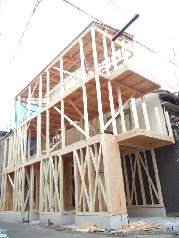 Local appearance photo. The entire road spacious 6m in the corner lot ・ It is 4m