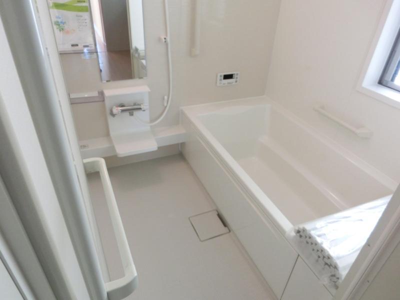 Bathroom. Bathroom drying heater equipped!