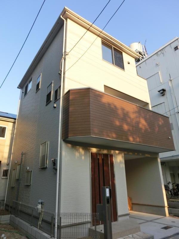 Local appearance photo. Open House held! All three compartment