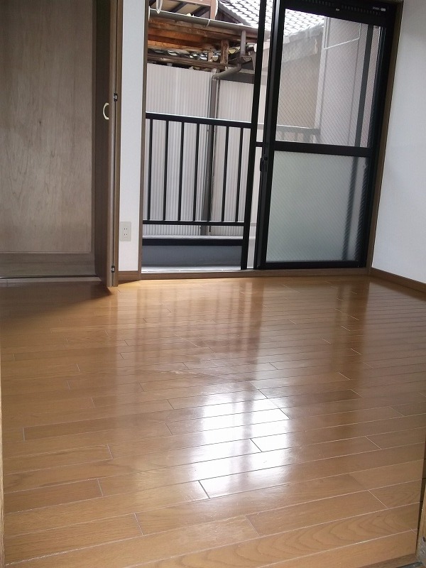 Living and room. All is flooring!