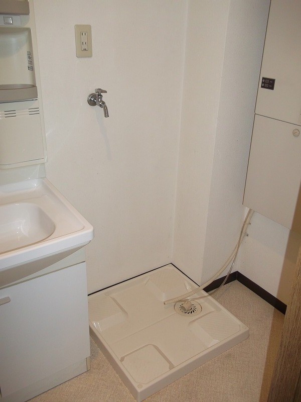 Other Equipment. Indoor Laundry Area Yes!