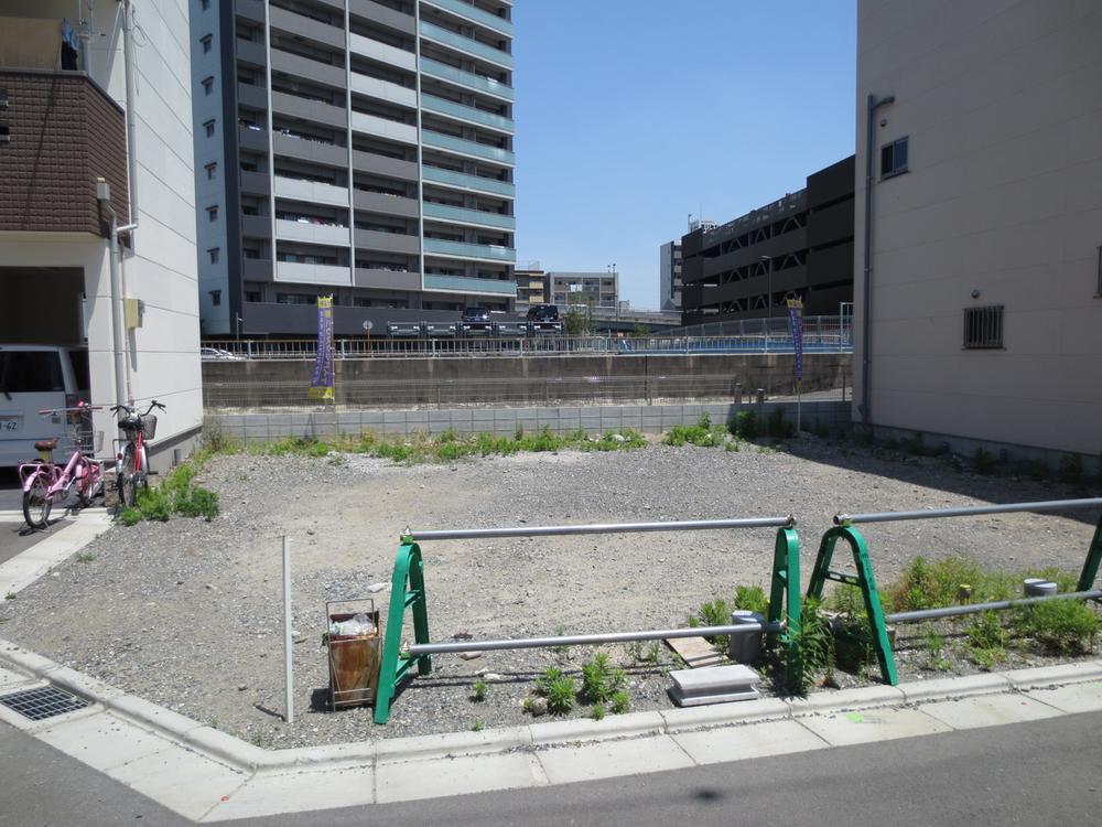 Local photos, including front road. There free design site