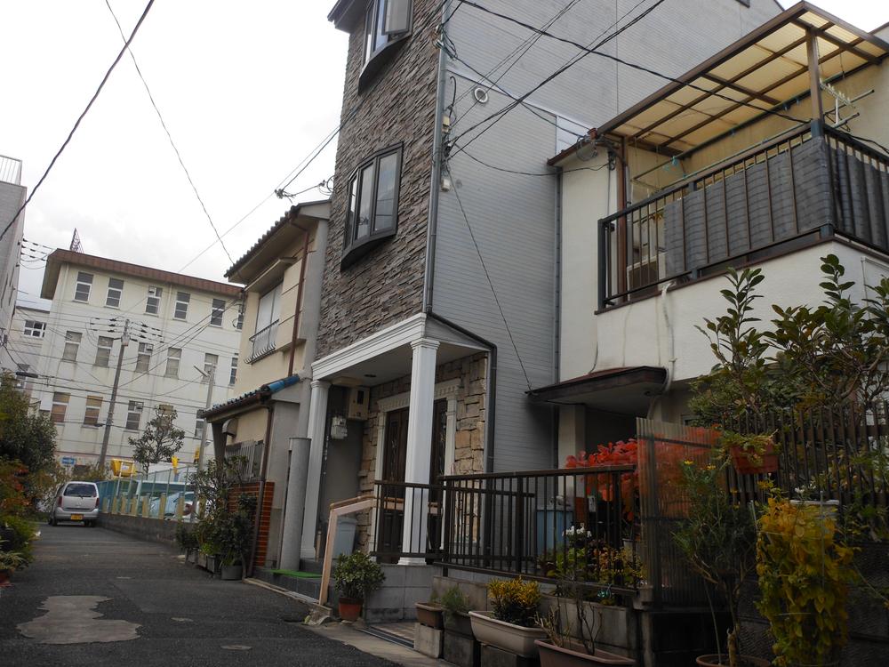 Local appearance photo. Stylish appearance! 