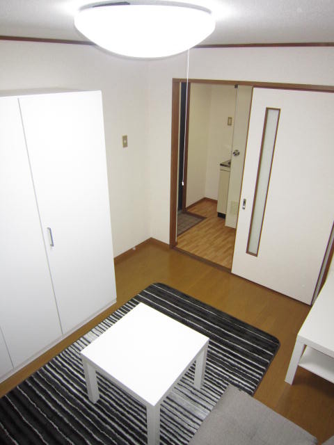 Living and room. Fully furnished! !